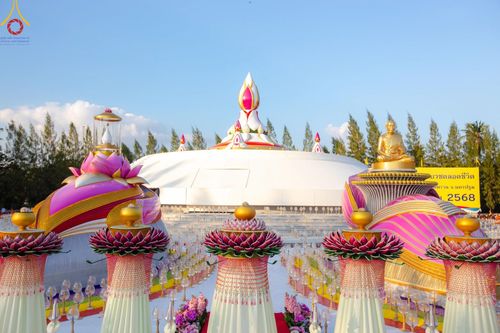 ภาพ No.192646:พิธีจุดประทีปถวายเป็นพุทธบูชา และบูชาธรรมมหาปูชนียาจารย์ ณ อนุสรณ์สถานคลองบางนางแท่น อ.สามพราน จ.นครปฐม ในโครงการธรรมยาตรา กตัญญูบูชา มหาปูชนียาจารย์ พระมงคลเทพมุนี(สด จนฺทสโร) พระผู้ปราบมาร อนุสรณ์สถาน 7 แห่ง ปีที่ 13 วันที่ 10 มกราคม พ.ศ. 2568