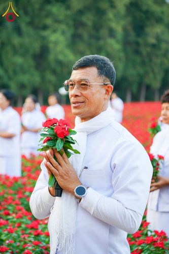 ภาพ No.185468:กิจกรรมเก็บดอกแพงรวย วันอาทิตย์ที่ 22 ธันวาคม พ.ศ. 2567 ณ ทุ่งสวรรค์ ตะวันฉาย วัดพระธรรมกาย