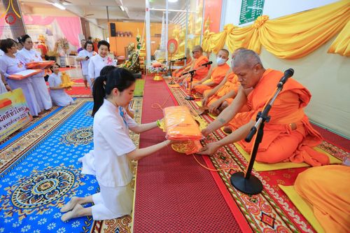 ภาพ No.166379:พิธีทอดกฐิน ณ วัดคูหาสุวรรณ จ.สุโขทัย ในโครงการกฐินสามัคคีทั่วไทย 30,000 วัด บูชาธรรม 80 ปี หลวงพ่อธัมมชโย โดยคณะศิษยานุศิษย์วัดพระธรรมกาย วันที่ 27 ตุลาคม พ.ศ. 2567