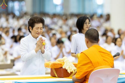 ภาพ No.139760:พิธีมุทิตาพระมหาอุปสมบทอุทิศชีวิต วันอาทิตย์ต้นเดือนที่ 2 มิถุนายน พ.ศ. 2567 ณ ห้องแก้วสารพัดนึก 1 วัดพระธรรมกาย