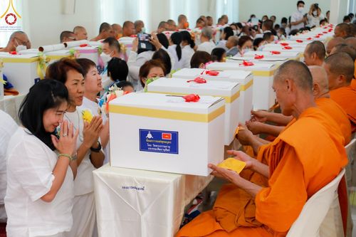 ภาพ No.107308:พิธีเจริญพระพุทธมนต์ ปฏิบัติธรรม มอบทุนการศึกษา ถวายสังฆทาน 140 วัด ณ ศุนย์ปฏิบัติธรรมพระมงคลเทพมุนี อ.สองพี่น้อง จ.สุพรรณบุรี วันเสาร์ที่ 6 มกราคม พ.ศ. 2567