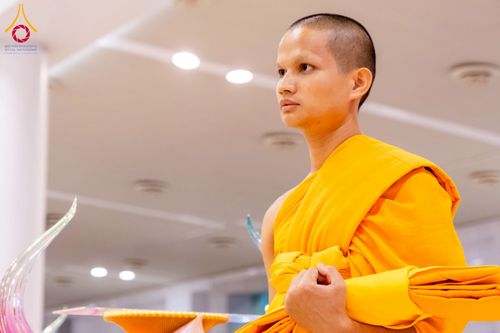 ภาพ No.215710:วันอาทิตย์ต้นเดือนที่ 6 เมษายน พ.ศ. 2568 พิธีทอดผ้าป่าสมทบ เพื่องานถวายมหาสังฆทาน 40,000 กว่าวัดทั่วประเทศ ณ สภาธรรมกายสากล วัดพระธรรมกาย