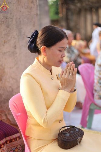 ภาพ No.58694:พิธีตักบาตรพระ ๑,๐๐๐ รูป สมโภชครบรอบ ๘๐๐ ปี พระบรมธาตุเมืองเชลียง ณ วัดพระศรีรัตนมหาธาตุ ราชวรวิหาร  (วัดพระปรางค์) ต.ศรีสัชนาลัย  อ.ศรีสัชนาลัย จ.สุโขทัย วันพฤหัสบดีที่ ๒๕ เมษายน พ.ศ. ๒๕๖๗