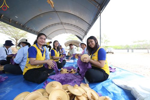 ภาพ No.127453:V.31 ทุ่มเทเพื่อบางกล่ำ การเตรียมงานของเจ้าหน้าที่หน่วยงานต่างๆ  เพื่องานธรรมยาตราอัญเชิญพระบรมสารีริกธาตุ ประดิษฐาน ณ มหารัตนเจดีย์สิริปทุมสวรรค์ (เจดีย์อริยพุทธะ 5 พระองค์) ณ ศูนย์ปฏิบัติธรรมภาคใต้ อ.บางกล่ำ จ.สงขลา ระหว่างวันที่ 9-10 มีนาคม พ.ศ. 2567