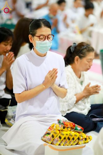 ภาพ No.61260:พิธีตักบาตรฉลองพระใหม่ รุ่นบูชาธรรมโครงการ 1-2 โครงการบรรพชาอุปสมบทหมู่ธรรมทายาท บูชาธรรมหลวงพ่อธัมมชโย 80 ปี ณ โถงช้างสำนักงานใหญ่ วัดพระธรรมกาย วันที่ 20 เมษายน พ.ศ. 2567