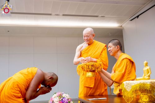 ภาพ No.222378:วันที่ 21 เมษายน พ.ศ. 2568 หลวงพ่อทัตตชีโวต้อนรับคณะสงฆ์ WAB ณ อาคาร 100 ปี คุณยายมหารัตนอุบาสิกาจันทร์ ขนนกยูง วัดพระธรรมกาย