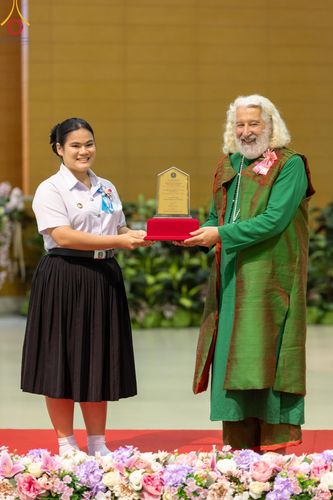 ภาพ No.124641:พิธีมอบโล่วัชรเกียรติยศ โครงการตอบปัญหาศีลธรรมเพื่อสันติภาพโลก (World-PEC) ต่างประเทศ ครั้งที่ 17 ณ ห้องแก้วสารพัดนึก 1 วัดพระธรรมกาย ในวันมาฆบูชา เสาร์ที่ 24 กุมภาพันธ์ พ.ศ. 2567