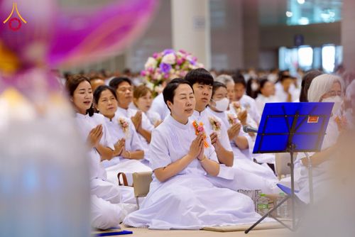 ภาพ No.215303:วันอาทิตย์ต้นเดือนที่ 6 เมษายน พ.ศ. 2568 พิธีบูชาข้าวพระ สภาธรรมกายสากล วัดพระธรรมกาย