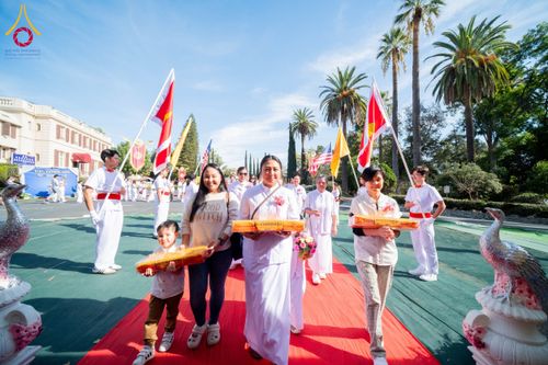 ภาพ No.179844:พิธีทอดกฐินบรมจักรพรรดิ สร้างอุโบสถ 80 ปี บูชาธรรมหลวงพ่อธัมมชโย ณ วัดพระธรรมกายแคลิฟอร์เนีย ประเทศสหรัฐอเมริกา วันอาทิตย์ที่ 10 พฤศจิกายน พ.ศ. 2567