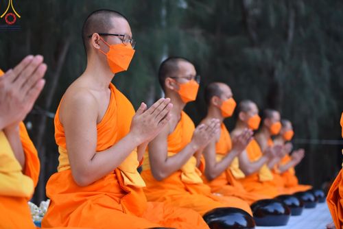 ภาพ No.107378:พิธีตักบาตรพระธรรมยาตราฯ ในโครงการธรรมยาตรากตัญญูบูชา มหาปูชนียาจารย์ พระมงคลเทพมุนี(สด จนฺทสโร) พระผู้ปราบมาร ปีที่ 12 ณ อนุสรณ์สถานมหาวิหารพระมงคลเทพมุนี อ.สองพี่น้อง จ.สุพรรณบุรี วันที่ 7 มกราคม พ.ศ. 2567