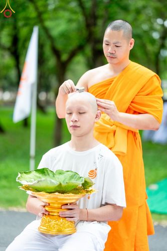 ภาพ No.143882:พิธีตัดปอยผม โครงการอุปสมบทหมู่ พระธรรมทายาทนานาชาติ (ภาษาจีน) รุ่นที่ 19 วันอาทิตย์ที่ 7 กรกฎาคม พ.ศ. 2567 ณ สนามหญ้า หน้าบ้านแก้วอาสาสมัคร วัดพระธรรมกาย