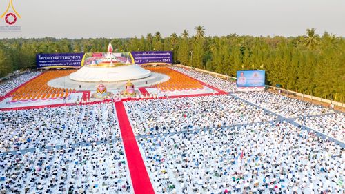 ภาพ No.109576:พิธีจุดประทีปถวายเป็นพุทธบูชา และบูชาธรรมมหาปูชนียาจารย์ วันที่ 10 มกราคม พ.ศ. 2567 ณ อนุสรณ์สถานคลองบางนางแท่น อ.สามพราน จ.นครปฐม