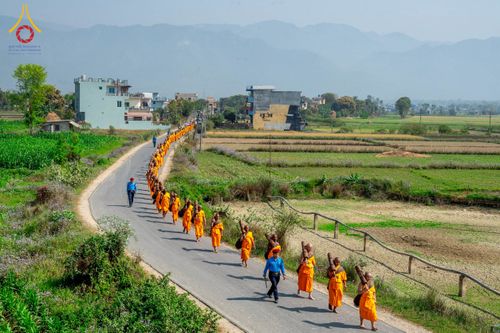 ภาพ No.212902:วันที่ 14 - 15 มีนาคม พ.ศ. 2568 คณะสงฆ์และสามเณรเดินธรรมยาตรา ในโครงการบวชสามเณรเนปาล 500 รูป ไปยังสถานที่รอบมายาเทวีและลุมพินีเกรด ณ ลุมพินี ประเทศเนปาล