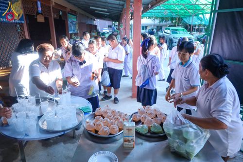 ภาพ No.180155:กิจกรรมวันรวมพลังเด็กดี V-Star ผู้นำฟื้นฟูศีลธรรมโลก ประจำปีพุทธศักราช 2567 จังหวัดสุโขทัย เพื่อรวมพลังสร้างความดี นั่งสมาธิภาวนาถวายเป็นพุทธบูชา และเพื่อส่งเสริมการเรียนรู้พระพุทธศาสนา วันที่ 3 ธันวาคม พ.ศ. 2567