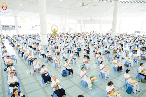 ภาพ No.58617:พิธีบุพเปตพลี ครั้งที่ 149 ร่วมอุทิศบุญแด่หมู่ญาติที่ล่วงลับไปแล้ว และสืบทอดอายุพระพุทธศาสนา วันอังคารที่ 23 เมษายน พ.ศ. 2567 (วันพระ ขึ้น 15 ค่ำ เดือน 5) ณ หอฉันคุณยายอาจารย์ฯ วัดพระธรรมกาย