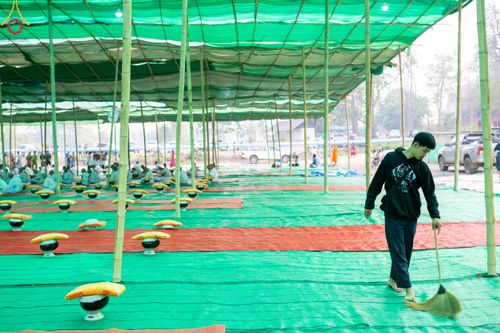 ภาพ No.140336:Photo Story มหัศจรรย์วัดดงดินแดง  EP.8  ภาพการเตรียมงาน การปฎิบัติงาน ของเหล่าผู้ทุ่มเทและเสียสละ เพื่อความสำเร็จของความมหัศจรรย์ ณ วัดดงดินแดง ต.ม่อนจอง อ.อมก๋อย จ.เชียงใหม่ วันที่ 1-7 เมษายน พ.ศ. 2567