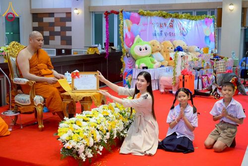 ภาพ No.274039:วันที่ 21 พฤศจิกายน พ.ศ. 2568 รวมพลังเด็กดี V-Star ผู้นำฟื้นฟูศีลธรรมโลก ประจำปี 2568 จังหวัดชลบุรี ณ ธุดงคสถานชลบุรี อำเภอศรีราชา จังหวัดชลบุรี