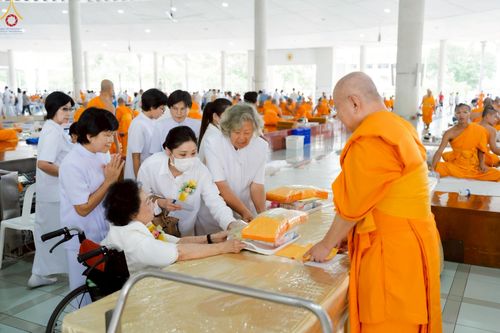 ภาพ No.226914:วันเสาร์ที่ 31 พฤษภาคม พ.ศ. 2568 พิธีถวายภัตตาหารเมนูสวรรค์ "เพื่อการบรรลุธรรม" ณ หอฉันคุณยายอาจารย์ วัดพระธรรมกาย