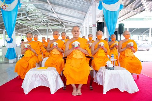 ภาพ No.85011:พิธีเจริญพระพุทธมนต์และพิธีสักการะ รูปเหมือนพระมงคลเทพมุนี (สด จนฺทสโร) ในวันที่ 5 สิงหาคม พ.ศ. 2566 ณ วัดพระธรรมกาย จ.ปทุมธานี เพื่ออัญเชิญประดิษฐาน  ณ วิหารพระมงคลเทพุนี (สด จนฺทสโร) ศูนย์ปฏิบัติธรรมภาคใต้ อ.บางกล่ำ จ.สงขลา
