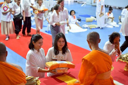 ภาพ No.238099:วันอังคารที่ 12 สิงหาคม พ.ศ. 2568 กิจกรรมวันแม่แห่งชาติ พิธีเปิดห้องปฎิบัติธรรม "กลางใส ใจสว่าง" (World Inner Peace Meditation Room) พิธีลูกกราบคุณแม่-คุณพ่อ พิธีทอดผ้าป่ากองทุนเลี้ยงพระ&กฐิน 30,000 วัด(บูชาธรรมหลวงพ่อ) พิธีไถ่โคท้อง 2 ตัว  ณ วิหารคด 2 ว