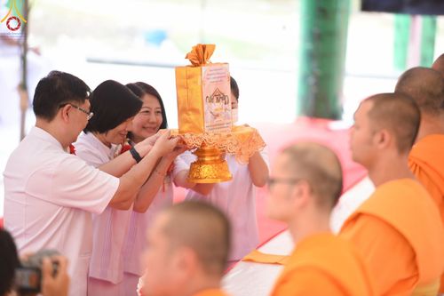 ภาพ No.123993:พิธีทอดผ้าป่า ปิดแผ่นทองค้ำฟ้า ครบรอบ 1 ปี สถาปนาอาคาร 80 ปี หลวงพ่อธัมมชโย ณ ศูนย์ปฏิบัติธรรมวิหารแดง ตำบลเจริญธรรม อำเภอวิหารแดง จ.สระบุรี วันที่ 18 กุมภาพันธ์ พ.ศ. 2567