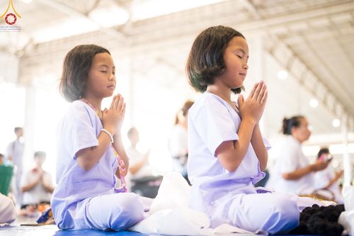 ภาพ No.136566:พิธีตักบาตร พิธีบูชาข้าวพระ ในวันอาทิตย์ต้นเดือนที่ 5 พฤษภาคม พ.ศ. 2567 ณ วัดพระธรรมกาย จ.ปทุมธานี