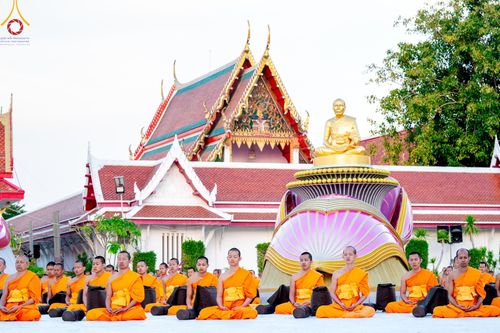 ภาพ No.194181:พระธรรมยาตราปฏิบัติธรรม และถ่ายภาพหมู่ประวัติศาสตร์ ณ วัดสองพี่น้อง ต.ต้นตาล อ.สองพี่น้อง จ.สุพรรณบุรี ในโครงการธรรมยาตรา กตัญญูบูชา มหาปูชนียาจารย์ พระมงคลเทพมุนี(สด จนฺทสโร) พระผู้ปราบมาร อนุสรณ์สถาน 7 แห่ง ปีที่ 13 วันที่ 12 มกราคม พ.ศ. 2568