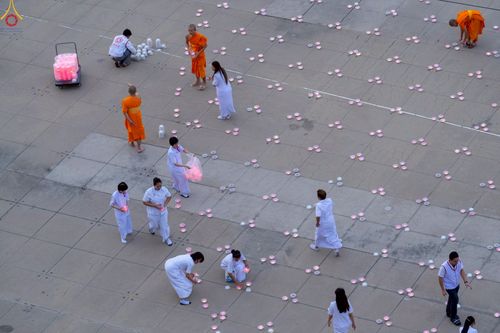 ภาพ No.240981:วันพุธที่ 27 สิงหาคม พ.ศ. 2568 พิธีจุดประทีป ในวันธรรมชัย ณ วัดพระธรรมกาย