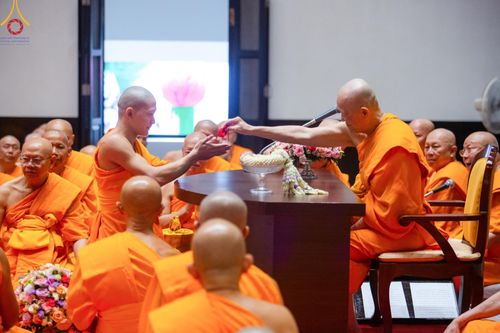 ภาพ No.162340:วันมหาปวารณาออกพรรษา วันพฤหัสบดีที่ 17 ตุลาคม พ.ศ. 2567 (ขึ้น 15 ค่ำ เดือน 11 ) ณ อุโบสถ วัดพระธรรมกาย