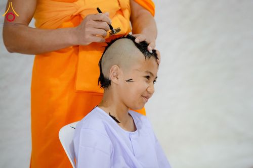 ภาพ No.143822:พิธีปลงผมยุวธรรมทายาท โครงการสามเณรโรงเรียนนานาชาติ รุ่นที่  13 ณ วิหารคด คอร์ 9 วัดพระธรรมกาย วันอาทิตย์ที่ 7 กรกฎาคม พ.ศ. 2567