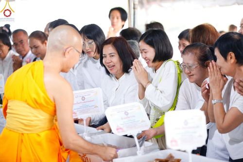 ภาพ No.127836:พิธีถวายภัตตาหารเป็นสังฆทาน แด่คณะพระธรรมยาตราฯ ในโครงการธรรมยาตราอัญเชิญพระบรมสารีริกธาตุ ประดิษฐาน ณ มหารัตนเจดีย์สิริปทุมสวรรค์ อ.บางกล่ำ จ.สงขลา วันที่ 9 มีนาคม พ.ศ. 2567