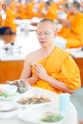 ภาพ No.157672:พิธีถวายภัตตาหารเมนูสวรรค์ ในพรรษาแห่งการเข้าถึงธรรม วันเสาร์ที่ 28 กันยายน พ.ศ. 2567 ณ หอฉันคุณยายอาจารย์ฯ วัดพระธรรมกาย