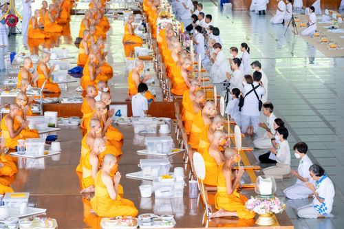 ภาพ No.100151:พิธีบุพเปตพลี  ครั้งที่ 143 วันที่ 27 พฤศจิกายน พ.ศ. 2566 วันพระ ขึ้น 15 ค่ำ เดือน 12 ณ หอฉันคุณยายอาจารย์ฯ วัดพระธรรมกาย