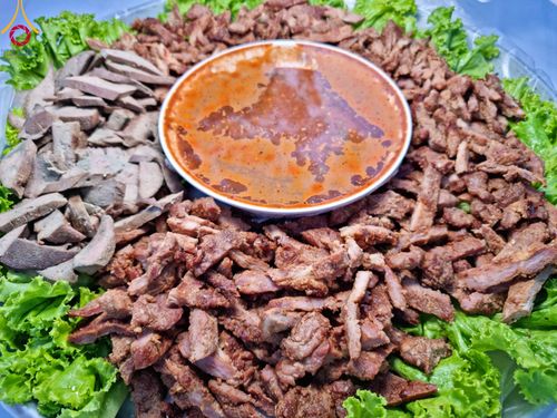 ภาพ No.108455:ถวายภัตตาหารเป็นสังฆทาน แด่คณะพระธรรมยาตราฯ ในโครงการธรรมยาตรากตัญญูบูชา มหาปูชนียาจารย์ พระมงคลเทพมุนี(สด จนฺทสโร) พระผู้ปราบมาร อนุสรณ์สถาน 7 แห่ง ปีที่ 12 วันที่ 7 มกราคม พ.ศ. 2567 ณ อนุสรณ์สถานโลตัสแลนด์ จ.สุพรรณบุรี