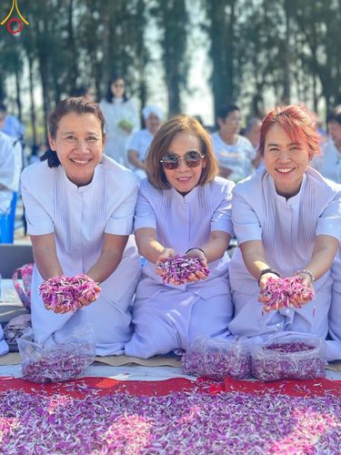 ภาพ No.188425:พิธีต้อนรับพระธรรมยาตรา ในโครงการธรรมยาตรา กตัญญูบูชา มหาปูชนียาจารย์ พระมงคลเทพมุนี(สด จนฺทสโร) พระผู้ปราบมาร อนุสรณ์สถาน 7 แห่ง ปีที่ 13 วันที่ 2 มกราคม พ.ศ. 2568 ณ วัดพระธรรมกาย จ.ปทุมธานี