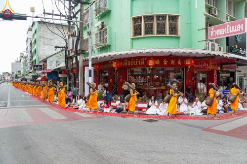 ภาพ No.128487:พิธีอัญเชิญพระบรมสารีริกธาตุ " ใจกลางเมืองนครหาดใหญ่ " เพื่อประดิษฐาน ณ มหารัตนเจดีย์สิริปทุมสวรรค์ (เจดีย์อริยพุทธะ 5 พระองค์) ศูนย์ปฏิบัติธรรมภาคใต้ อ.บางกล่ำ จ.สงขลา  วันที่ 9 มีนาคม พ.ศ. 2567 (ชุดที่ 2)