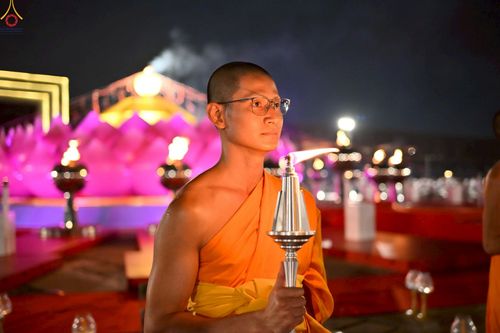 ภาพ No.253636:วันที่ 10 ตุลาคม พ.ศ. 2568 พิธีจุดประทีปบูชาพระผู้ปราบมาร, พิธีจุดประทีปบนพระมหาธรรมกายเจดีย์  20,000 ดวง เนื่องในวันคล้ายวันเกิดครบรอบ 141 ปี พระมงคลเทพมุนี (สด จนฺทสโร)