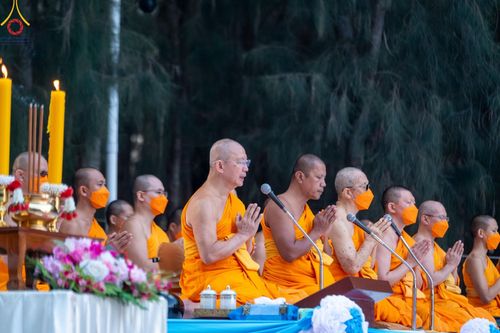 ภาพ No.107538:พิธีตักบาตรพระธรรมยาตราฯ ในโครงการธรรมยาตรากตัญญูบูชา มหาปูชนียาจารย์ พระมงคลเทพมุนี(สด จนฺทสโร) พระผู้ปราบมาร ปีที่ 12 ณ อนุสรณ์สถานมหาวิหารพระมงคลเทพมุนี อ.สองพี่น้อง จ.สุพรรณบุรี วันที่ 7 มกราคม พ.ศ. 2567