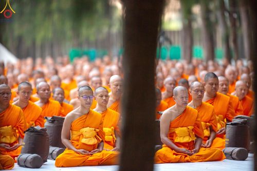 ภาพ No.189201:พระธรรมยาตราปฏิบัติธรรม และถ่ายภาพหมู่ประวัติศาสตร์ ในโครงการธรรมยาตรา กตัญญูบูชา มหาปูชนียาจารย์ พระมงคลเทพมุนี(สด จนฺทสโร) พระผู้ปราบมาร อนุสรณ์สถาน 7 แห่ง ปีที่ 13 วันที่ 4 มกราคม พ.ศ. 2568 ณ อนุสรณ์สถานมหาวิหารพระมงคลเทพมุนี (โลตัสแลนด์) อ.สองพี่น้อง