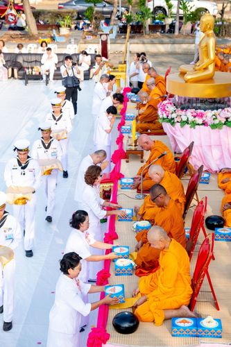 ภาพ No.58120:พิธีตักบาตรพระภิกษุและสามเณร 180 รูป ณ ลานองค์พระสมุทรเจดีย์ จ.สมุทรปราการ วันเสาร์ที่ 27 เมษายน พ.ศ. 2567