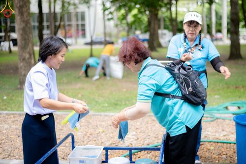 ภาพ No.145958:ชมรมจิตอาสาอนุรักษ์สิ่งแวดล้อม รับบุญทำความสะอาดบริเวณโบสถ์พระไตรปิฎก วัดพระธรรมกาย จ.ปทุมธานี วันที่ 25 กรกฎาคม พ.ศ. 2567