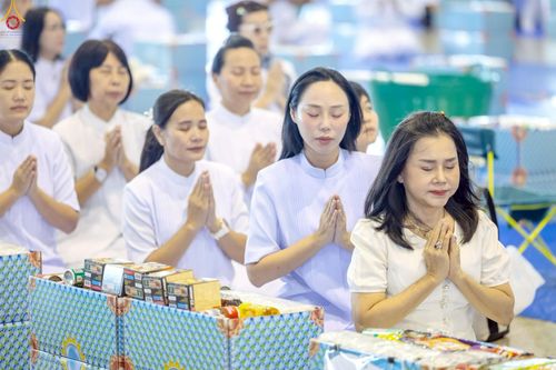 ภาพ No.240400:วันพุธที่ 27 สิงหาคม พ.ศ. 2568 พิธีตักบาตร ในวันธรรมชัย ณ วัดพระธรรมกาย จ.ปทุมธานี