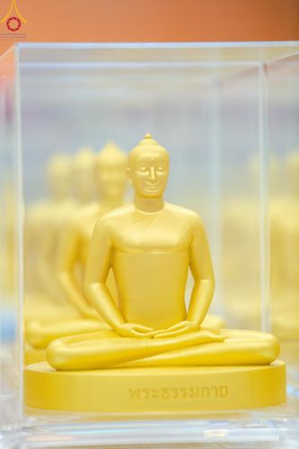 ภาพ No.159479:สัมมนาพิเศษและพิธีมอบองค์พระธรรมกาย 2,000 องค์ ณ ห้องแก้วสารพัดนึก 1 วัดพระธรรมกาย วันอาทิตย์ต้นเดือนที่ 6 ตุลาคม พ.ศ. 2567