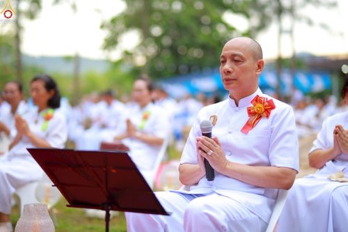 ภาพ No.238348:วันเสาร์ที่ 9 สิงหาคม พ.ศ. 2568 พิธีกลั่นแผ่นดิน โปรยทราย และจุดประทีปถวายเป็นพุทธบูชา จ.ระยอง สถาปนาองค์พระเจดีย์เพื่อสร้างสันติภาพโลก ณ ศูนย์ปฏิบัติธรรมระยอง(บ้านช่องลม) ต.บางบุตร อ.บ้านค่าย จ.ระยอง