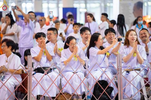 ภาพ No.167938:พิธีทอดกฐิน และ พิธีกรานกฐิน ในวันอาทิตย์ที่ 3 พฤศจิกายน พ.ศ. 2567 ณ วัดพระธรรมกาย จ.ปทุมธานี