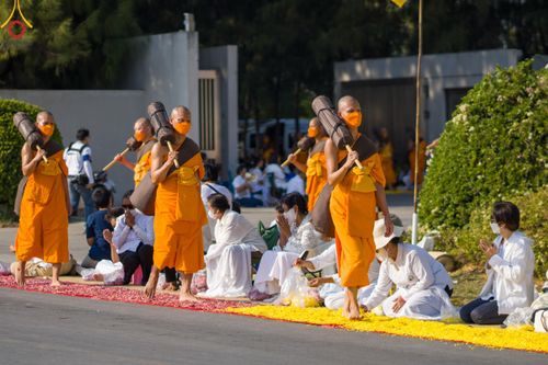 ภาพ No.110392:พิธีต้อนรับพระธรรมยาตรา ในโครงการธรรมยาตรากตัญญูบูชา มหาปูชนียาจารย์ พระมงคลเทพมุนี(สด จนฺทสโร) พระผู้ปราบมาร อนุสรณ์สถาน 7 แห่ง ปีที่ 12 วันที่ 11 มกราคม พ.ศ. 2567 ณ อนุสรณ์สถานลำดับที่ 3 สถานที่เกิดใหม่ในเพศสมณะ วัดสองพี่น้อง จ.สุพรรณบุรี