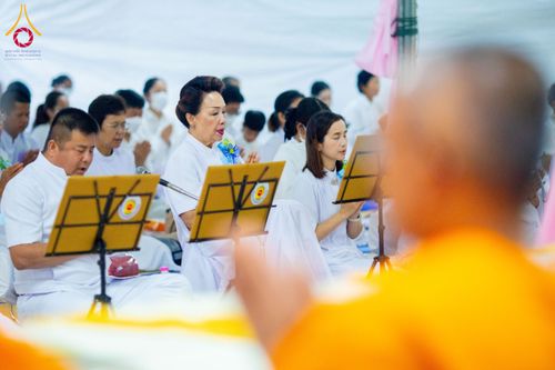 ภาพ No.201435:พิธีถวายภัตตาหารเป็นสังฆทาน แด่พระธรรมยาตรา ณ อนุสรณ์สถานบางปลา วัดบางปลา อำเภอบางเลน จังหวัดนครปฐม ในโครงการธรรมยาตรา กตัญญูบูชา มหาปูชนียาจารย์ พระมงคลเทพมุนี(สด จนฺทสโร) พระผู้ปราบมาร อนุสรณ์สถาน 7 แห่ง ปีที่ 13 วันที่ 25 มกราคม พ.ศ. 2568