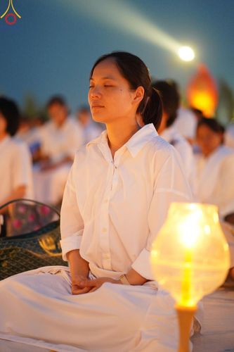 ภาพ No.200609:พิธีจุดประทีปถวายเป็นพุทธบูชา และบูชาธรรมมหาปูชนียาจารย์ ณ อนุสรณ์สถานบางปลา วัดบางปลา อำเภอบางเลน จังหวัดนครปฐม ในโครงการธรรมยาตรา กตัญญูบูชา มหาปูชนียาจารย์ พระมงคลเทพมุนี(สด จนฺทสโร) พระผู้ปราบมาร อนุสรณ์สถาน 7 แห่ง ปีที่ 13 วันที่ 23 มกราคม พ.ศ. 2568