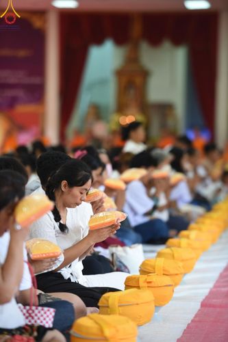 ภาพ No.135572:พิธีขอขมามอบผ้าไตร, พิธีบรรพชาสามเณร ในโครงการบรรพชาสามเณร ฟื้นฟูพระพุทธศาสนาทั่วไทย ณ วัดพระพุทธบาท ราชวรมหาวิหาร อ.พระพุทธบาท จ.สระบุรี วันที่ 6 เมษายน พ.ศ. 2567