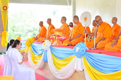 ภาพ No.164739:พิธีทอดกฐิน ณ ธุดงคสถานเขาย้อย เพชรบุรี สร้างอาคารปฏิบัติธรรม พระมงคลเทพมุนี(สด จนฺทสโร) ตำบลสระพัง อำเภอเขาย้อย จังหวัดเพชรบุรี วันอาทิตย์ ที่ 20 ตุลาคม พ.ศ. 2567